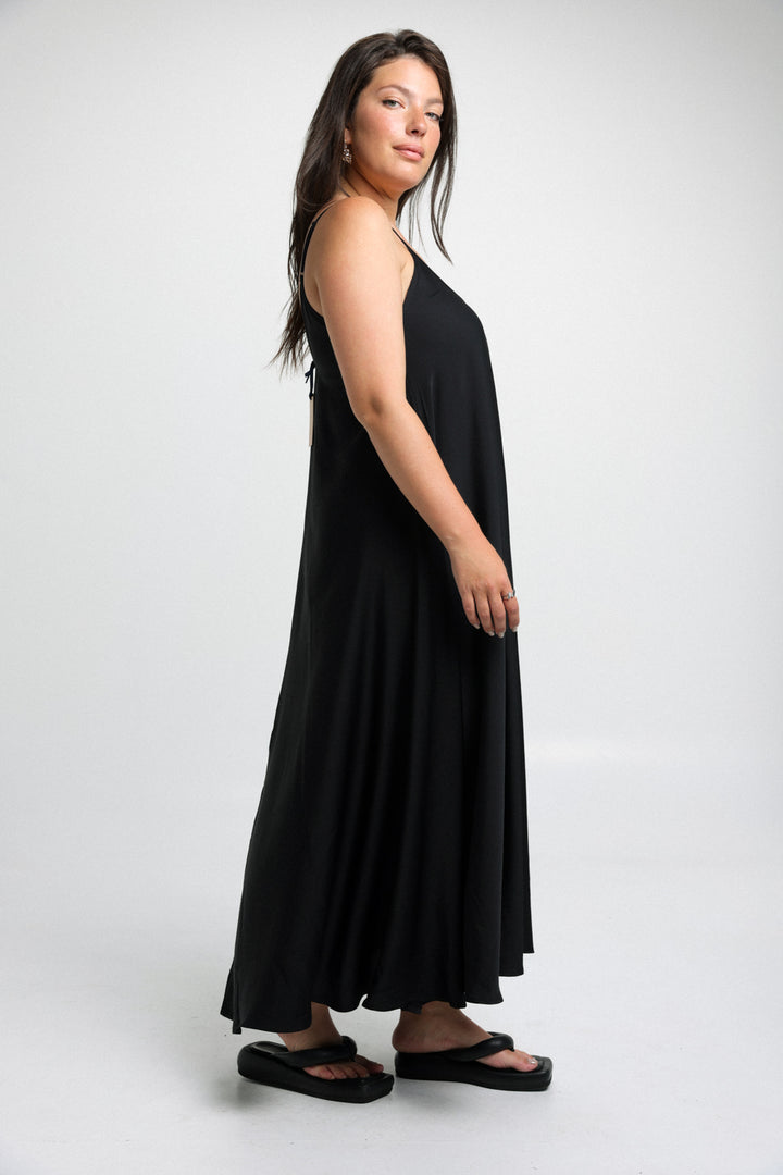 Summer Black Dress שמלת קיץ אוברסייז סיסטרז