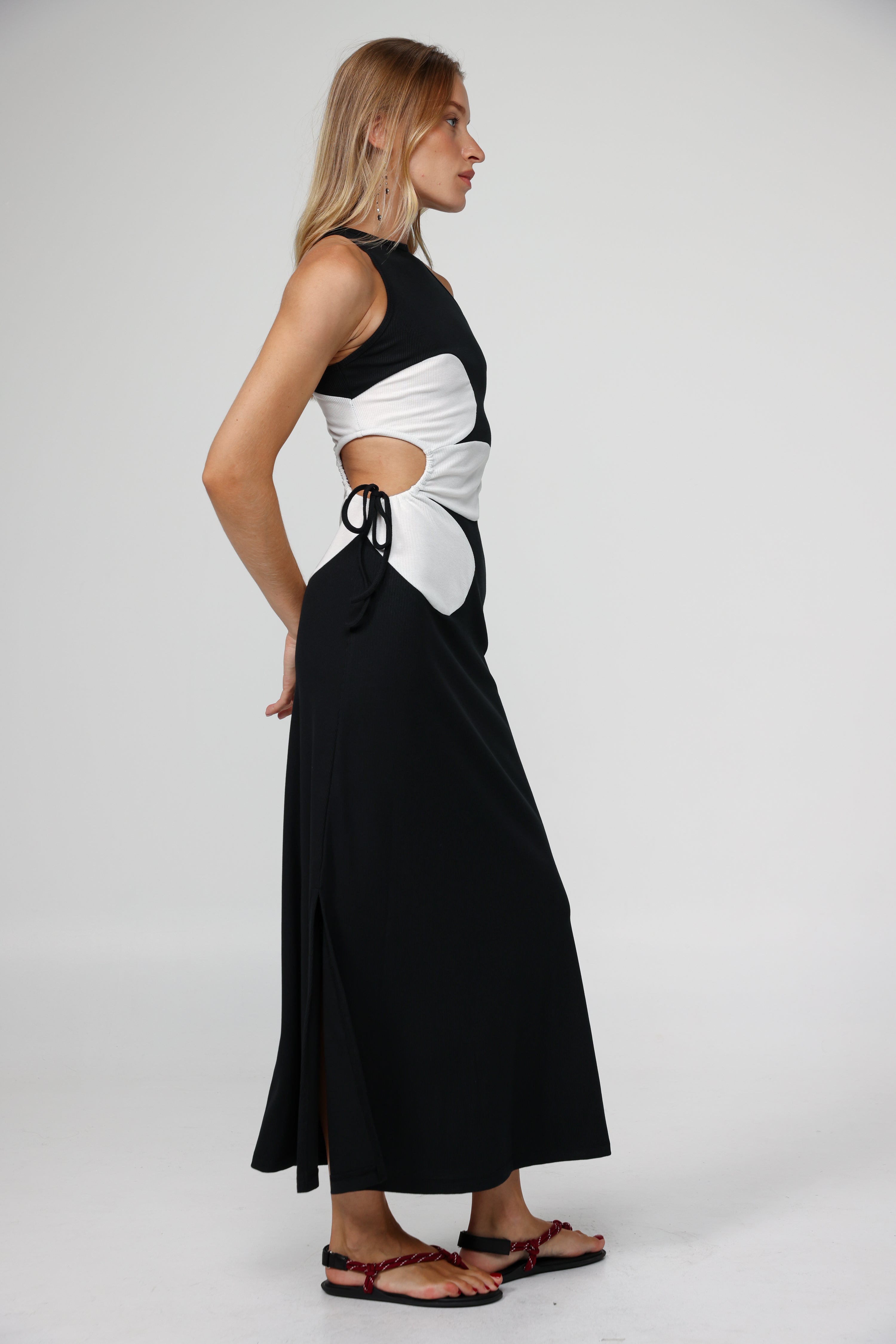 Winding Black Dress – SEESTARZ