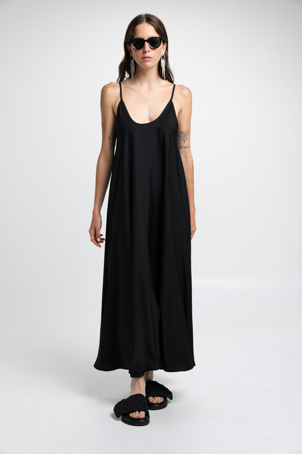 שמלת מקסי שחורה דגם Summer Black Dress סיסטרז