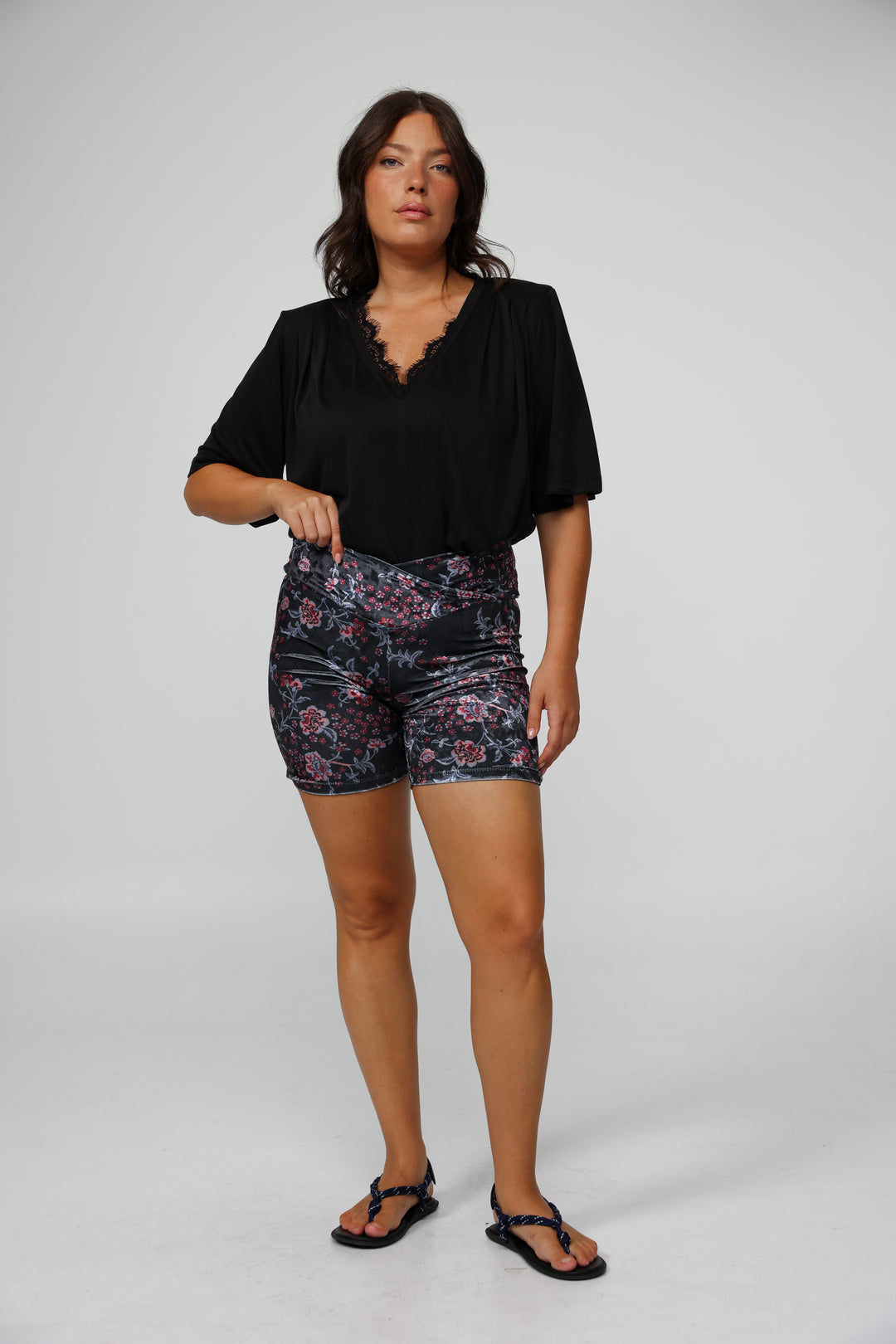 Dani Floral Velvet Short Leggings