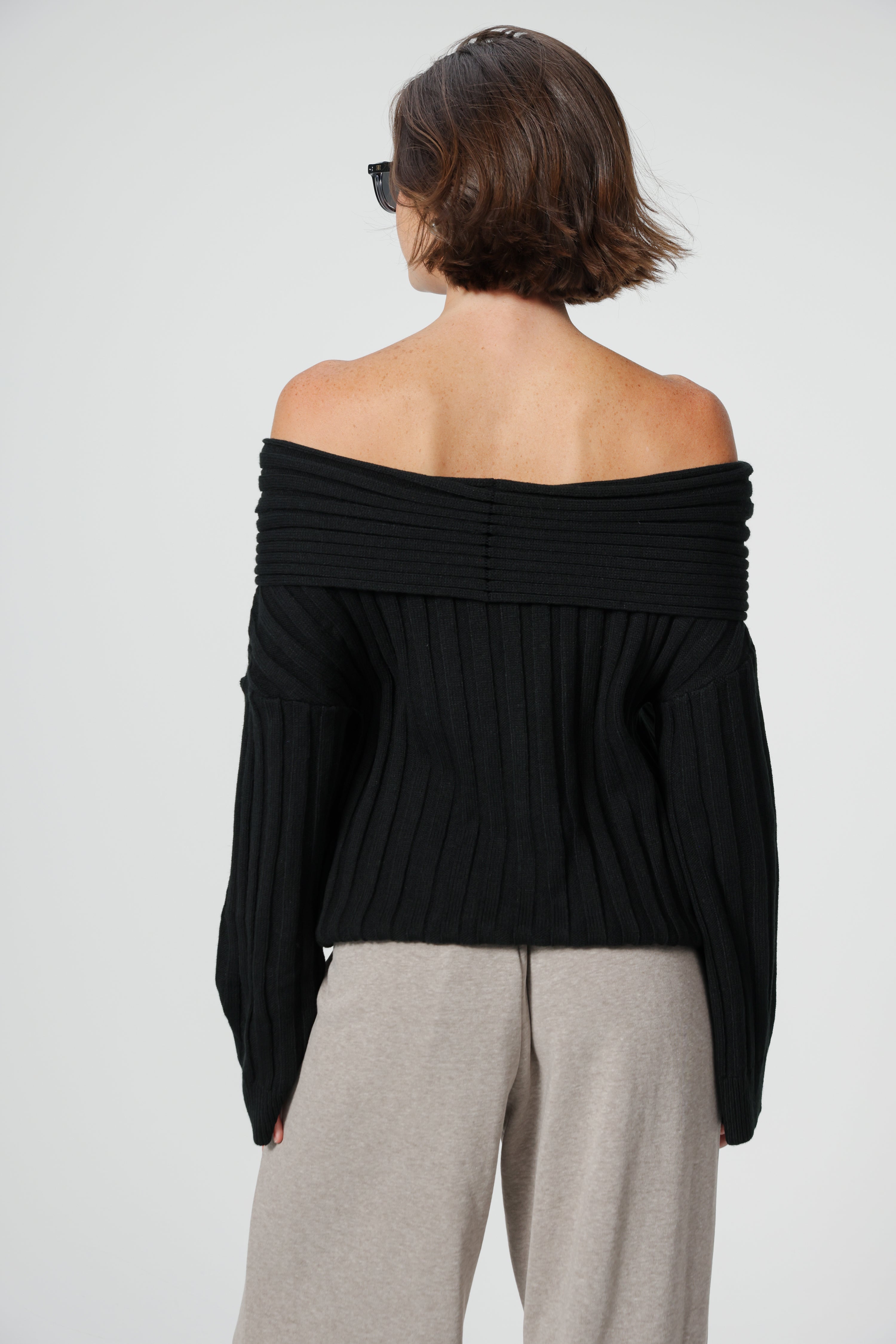 Memory Black Off Shoulder Sweater – SEESTARZ