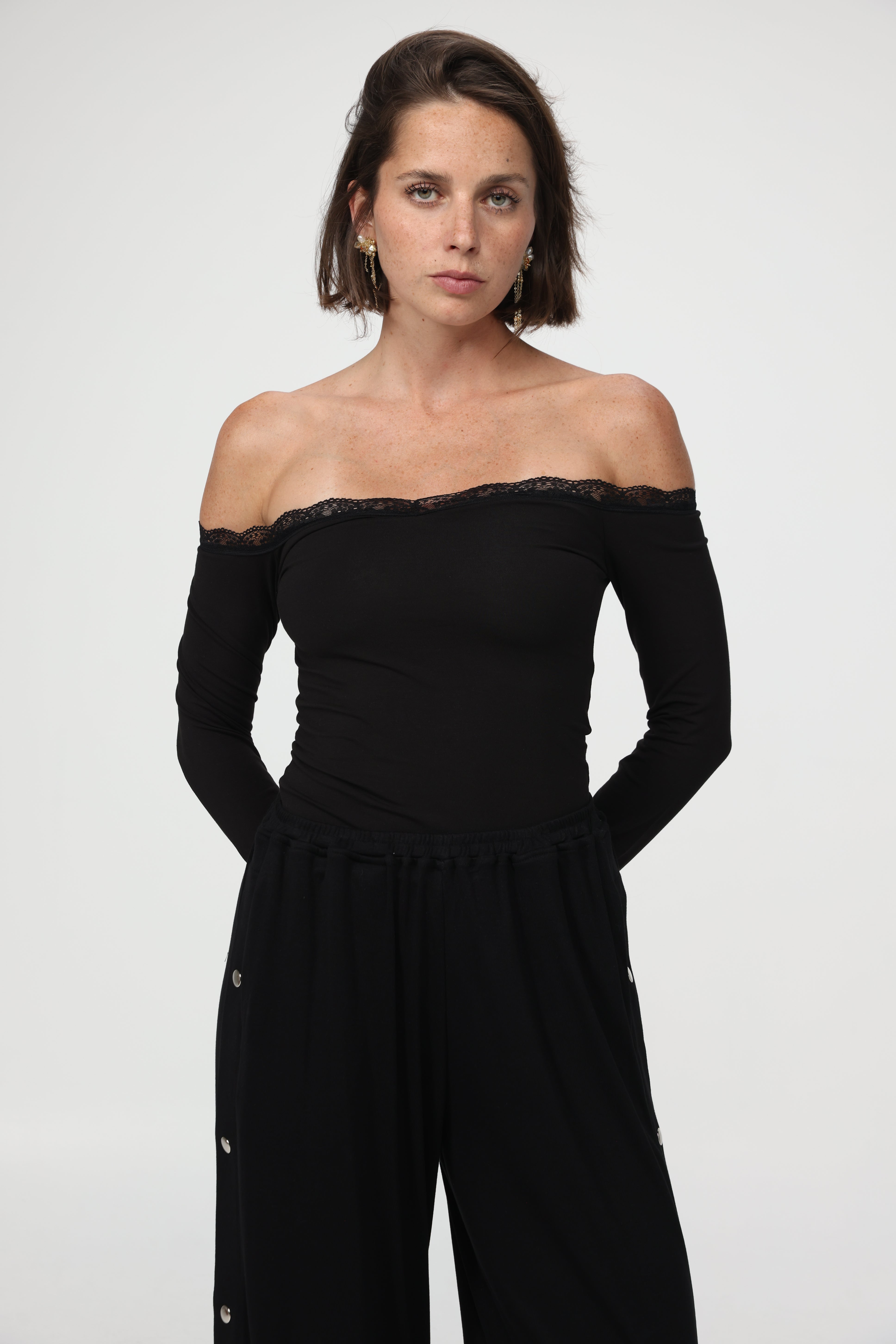 トップス SOY 一部即納｠off shoulder zip up tops | LAZY AND EASY