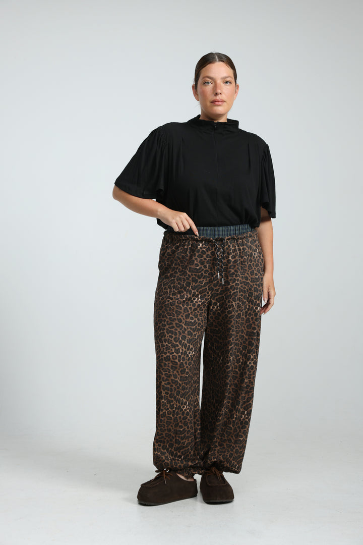Vibes Leopard Joggers