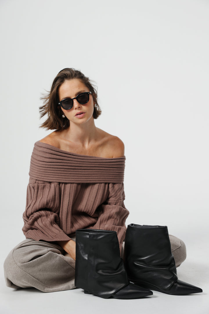 מגפיים שחורות עם עקב נמוך Black Leather Boots 