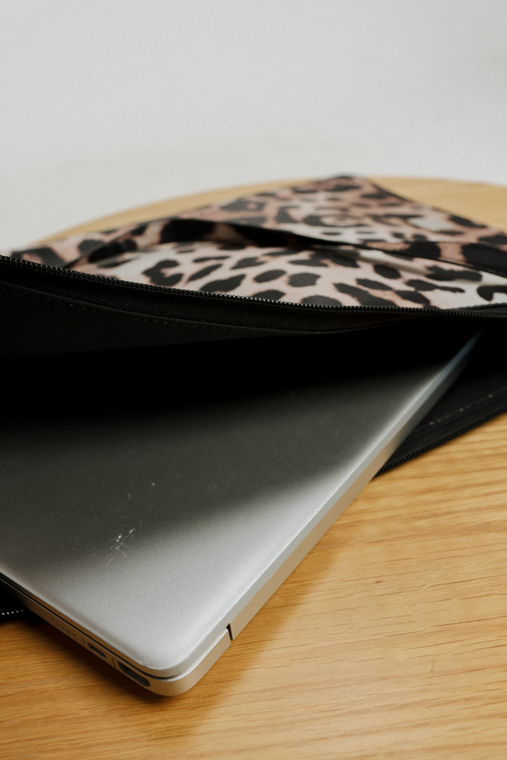 קייס מנומר ללפטופ Leopard Laptop Bag