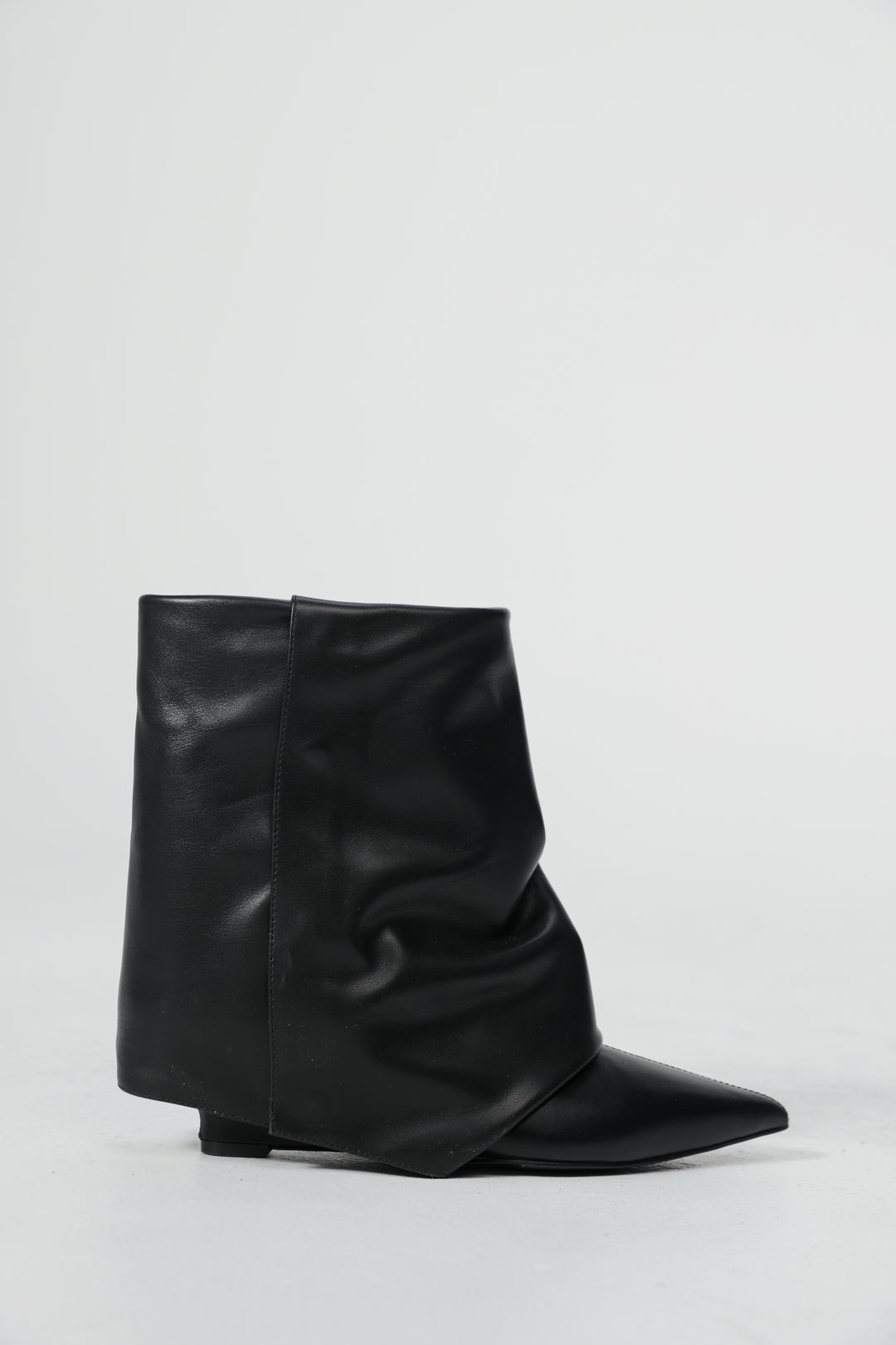 Black Leather Boots מגפי עור שחורות