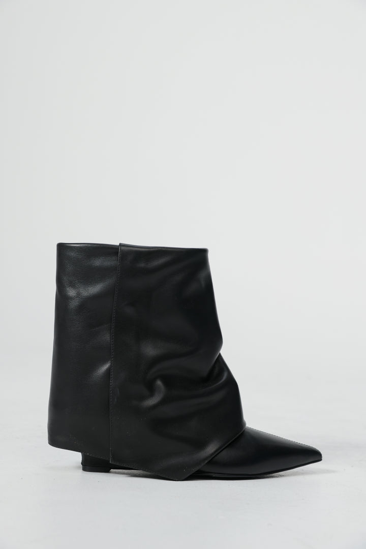 Black Leather Boots מגפי עור שחורות