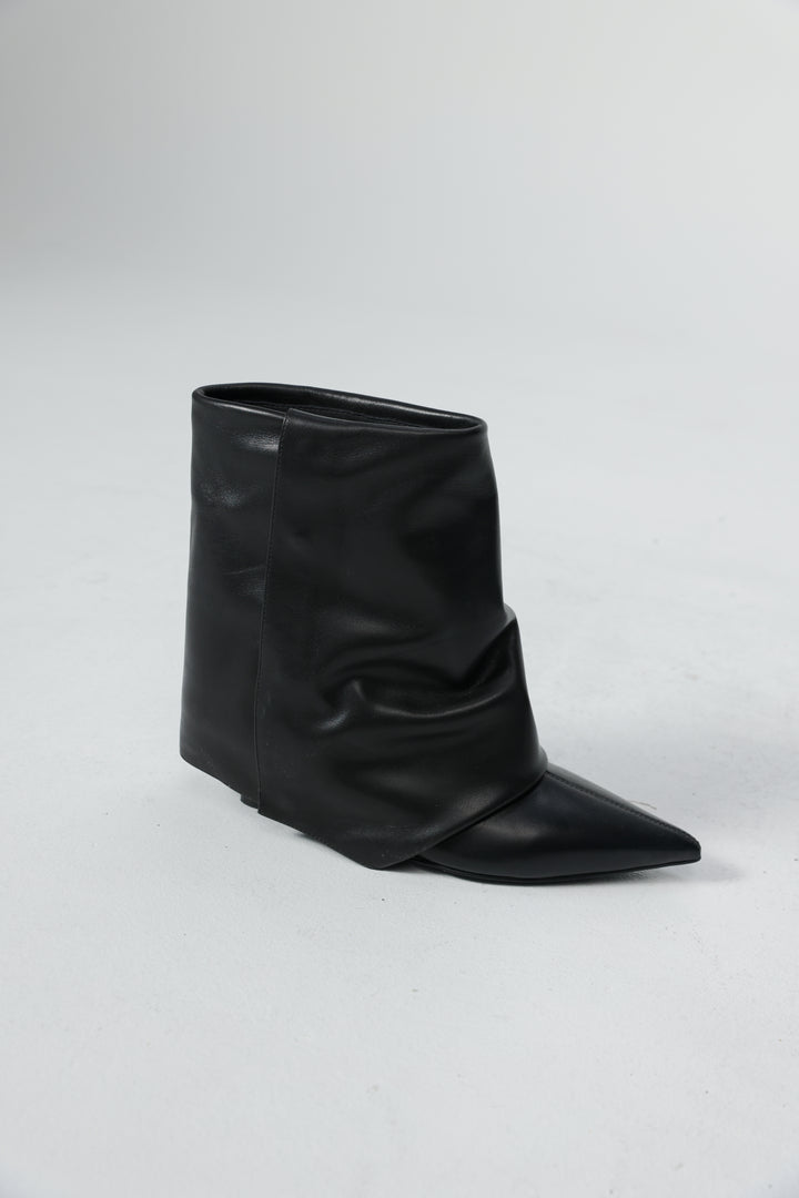 מגף עור שחור עם אצבע מחודדת Black Leather Boots 