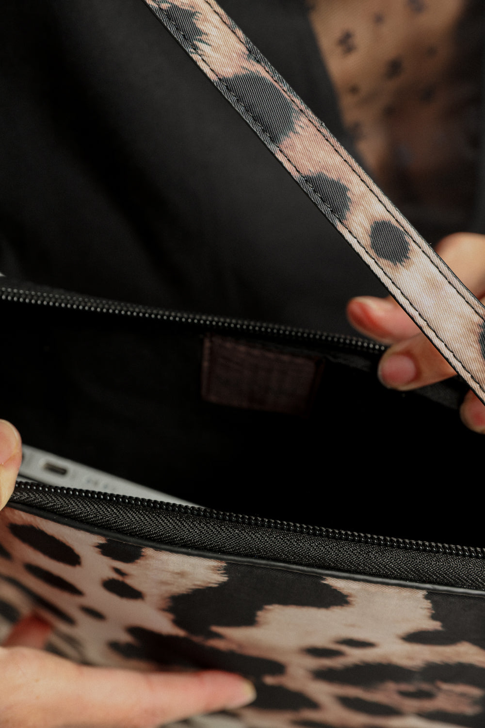 תיק מנומר למחשב עם סגירת רוכסן Leopard Laptop Bag