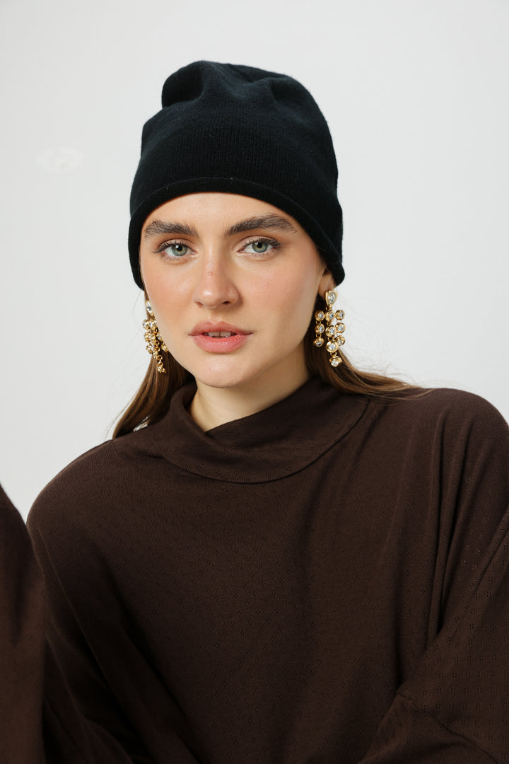 כובע סריג רך בצבע שחור Black Beanie