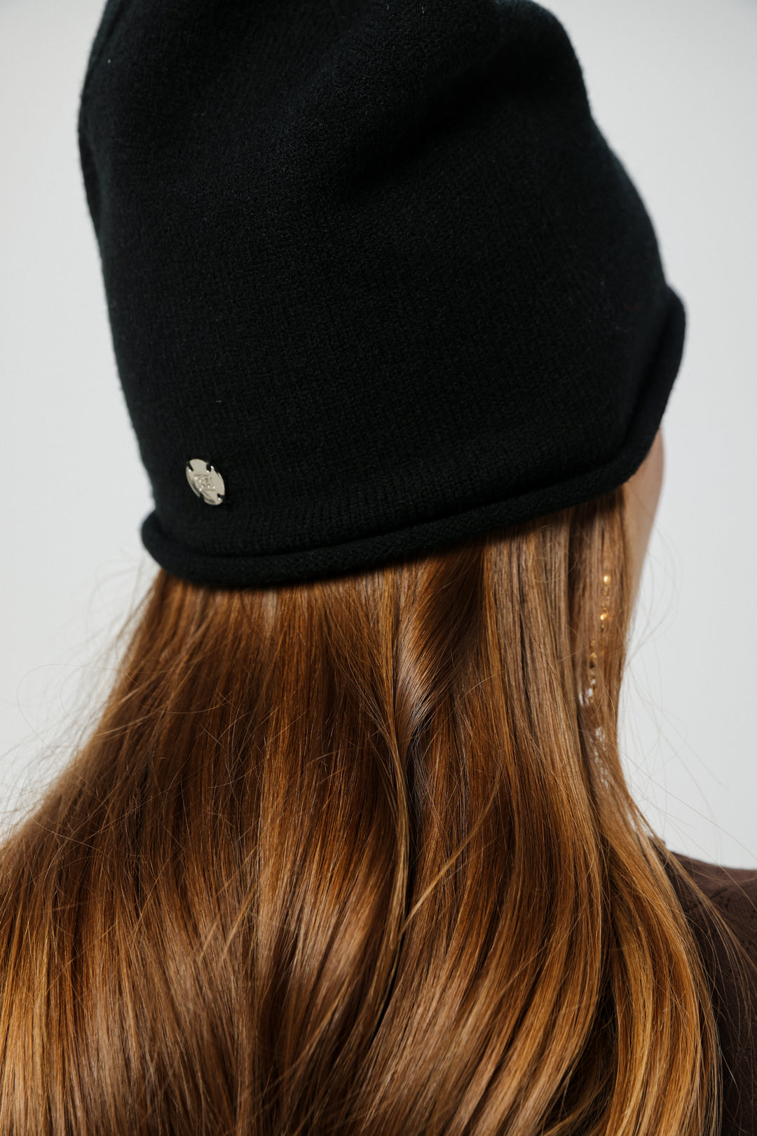 כובע ביני שחור צד אחורי Black Beanie