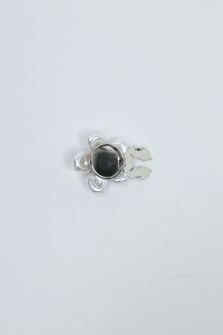 Pearl Petal Flower Button
