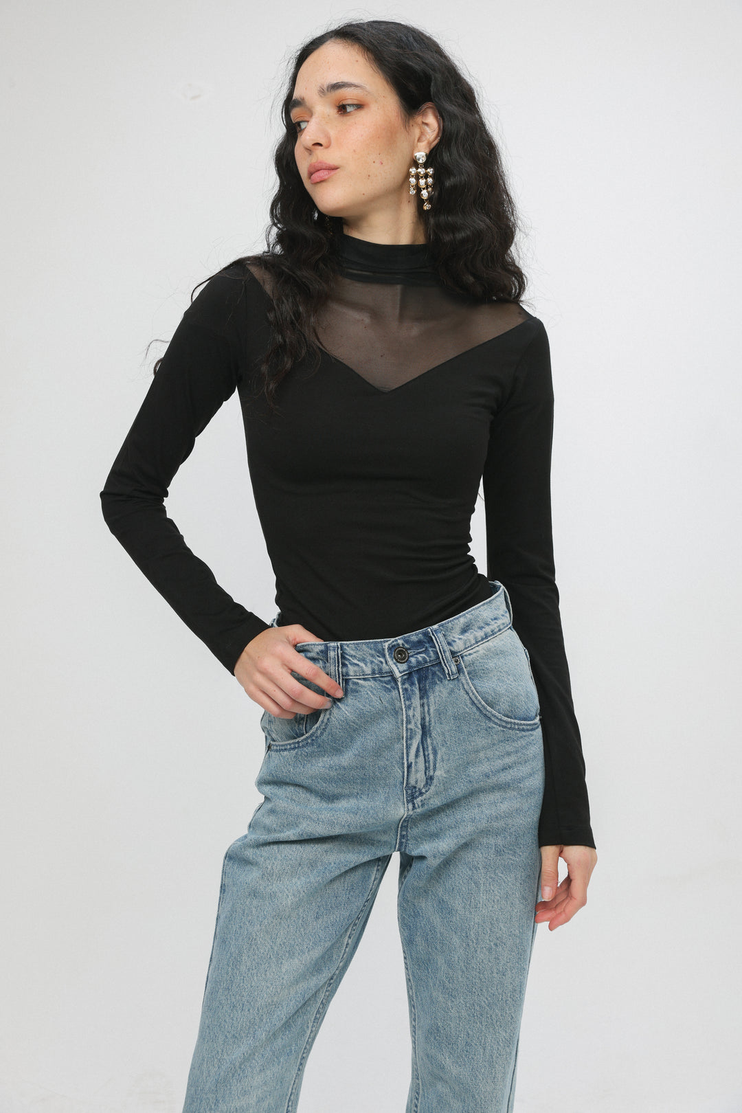 Confirmed Black Top טופ שחור צווארון רשת