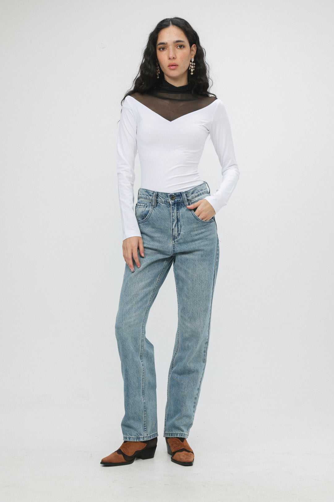 Confirmed White Top טופ לבן צווארון רשת