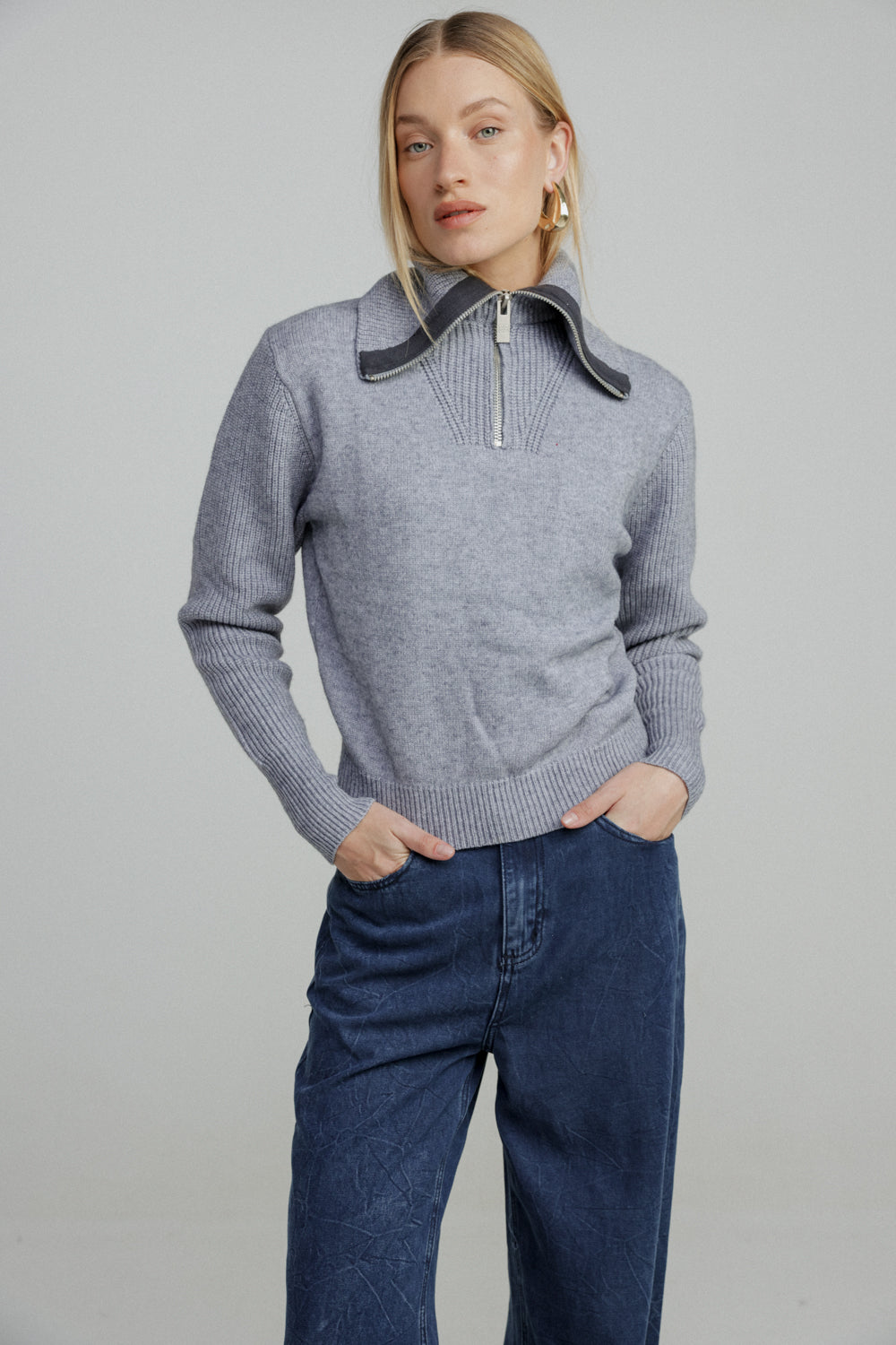 Hugging Sweater Hugging Grey Sweater – SEESTARZ