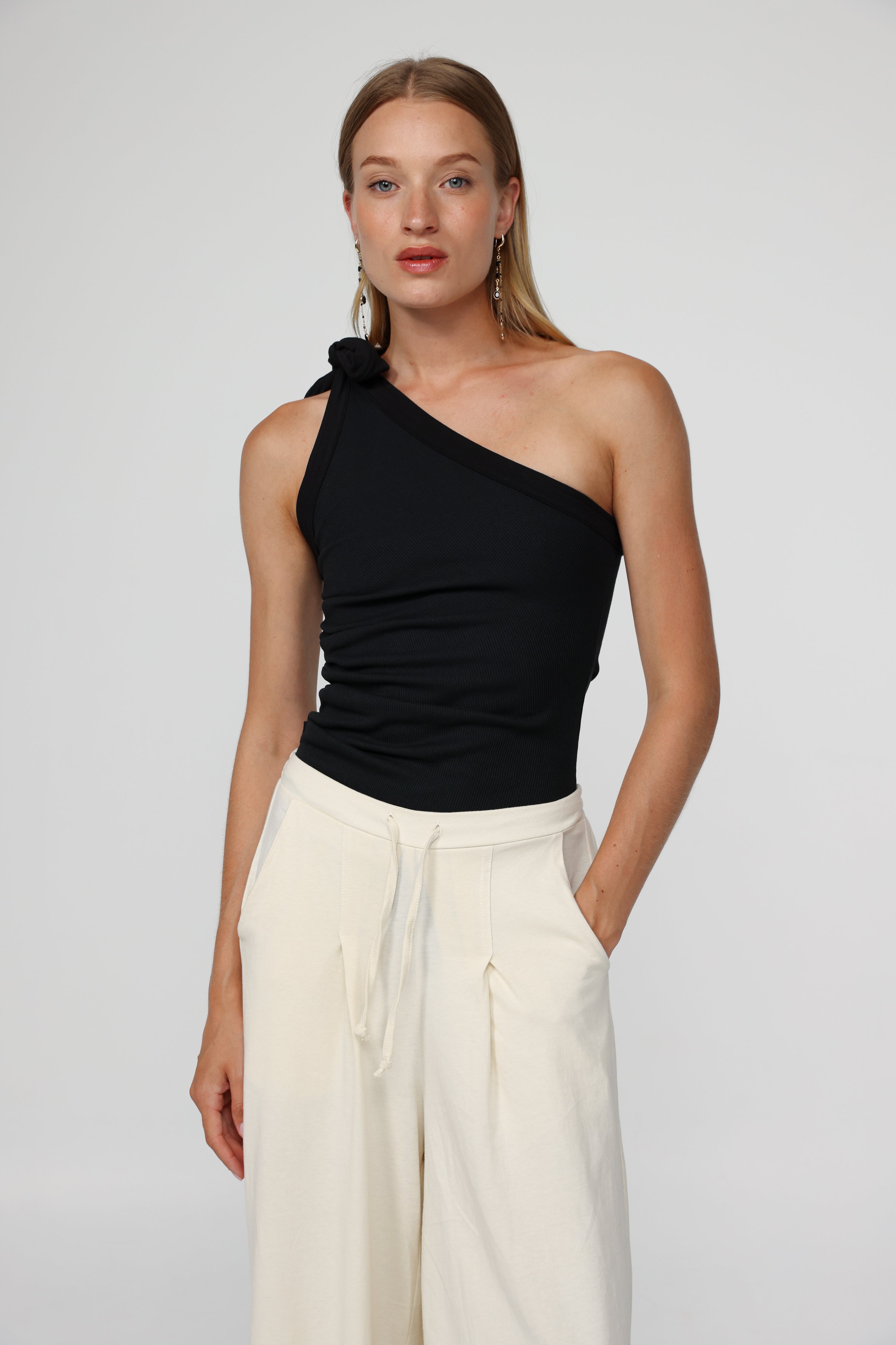 【新品未使用】ribbon one shoulder top Ⅲ/black Black Nobu One Shoulder Bodysuit
