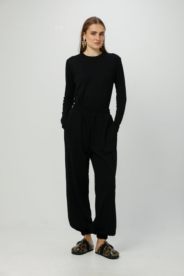 Tracking Black Joggers