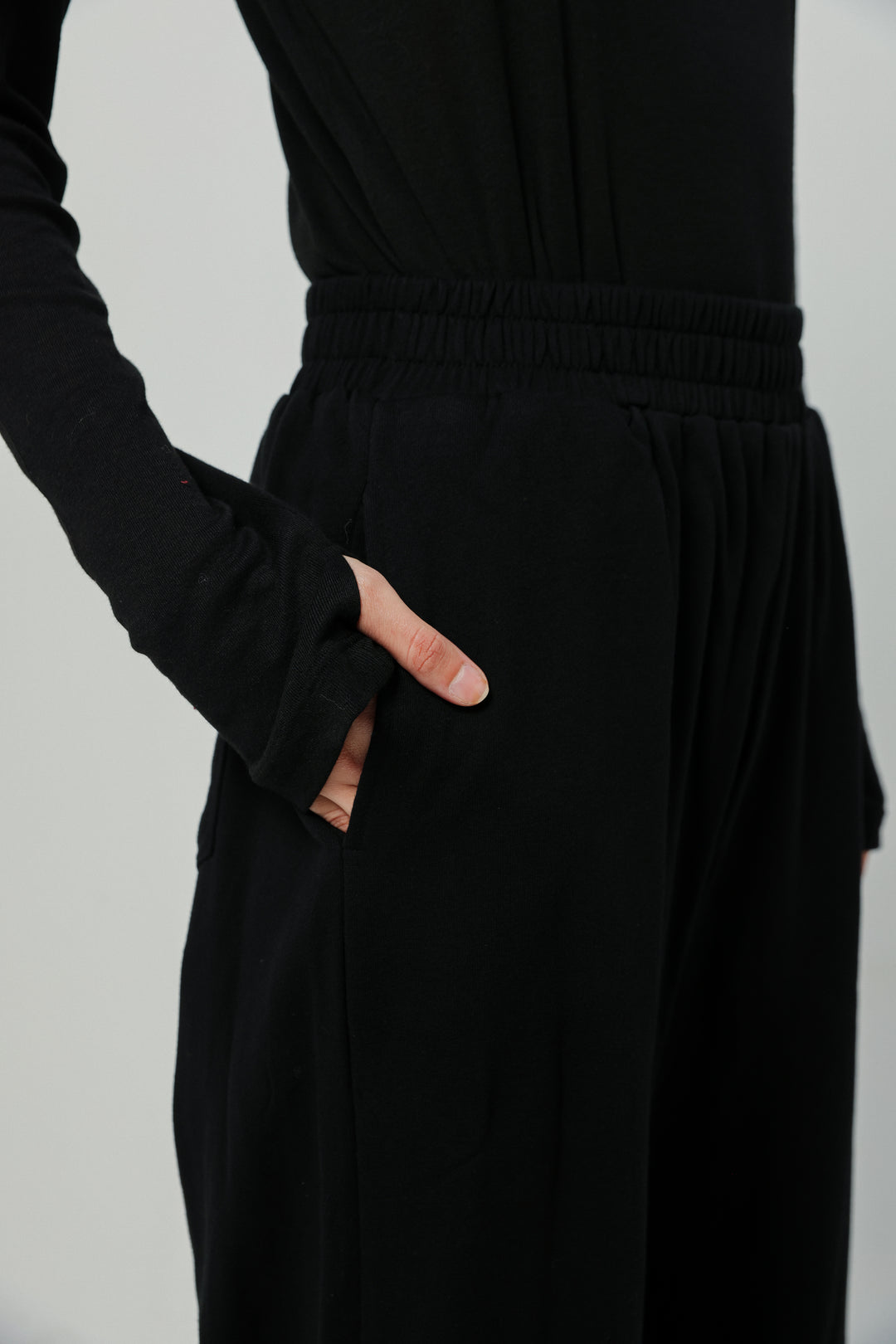 Tracking Black Joggers