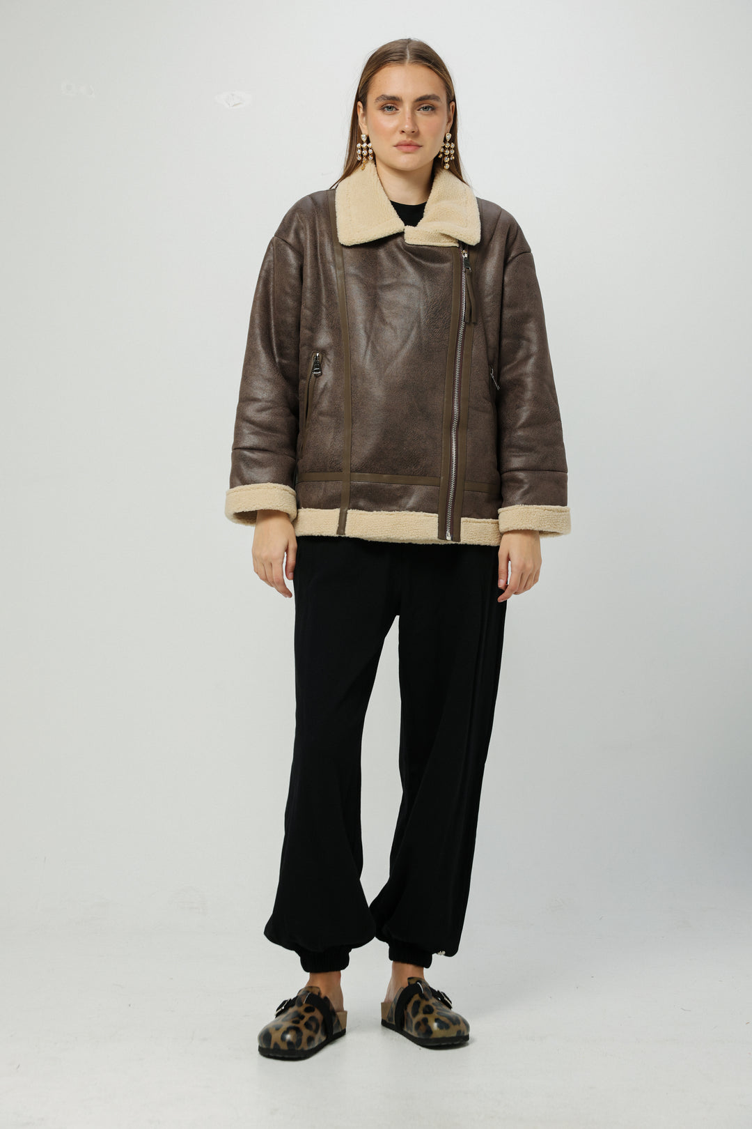 מעיל דמוי עור בצבע חום לאישה Faux Leather Brown Coat