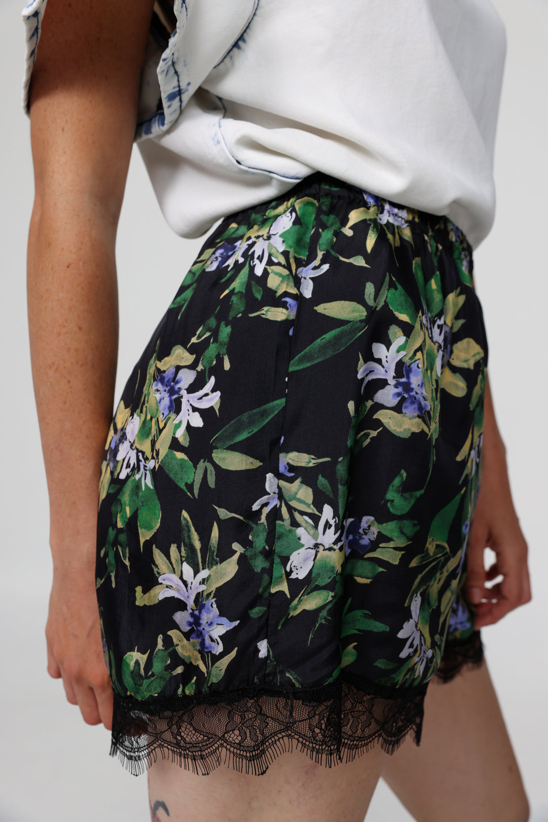 Rise Dark Floral Shorts