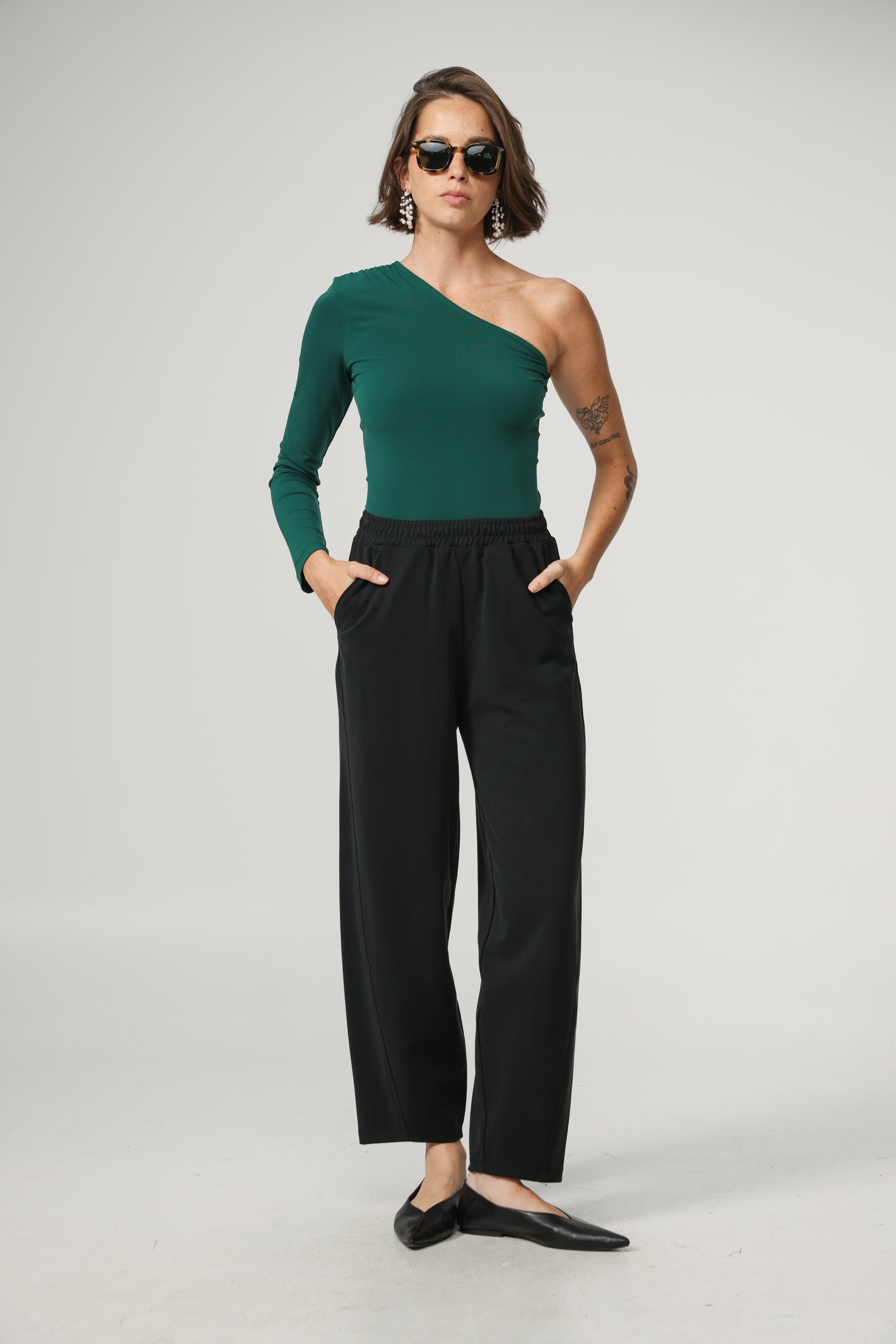 Relaxed Black Bottoms – SEESTARZ