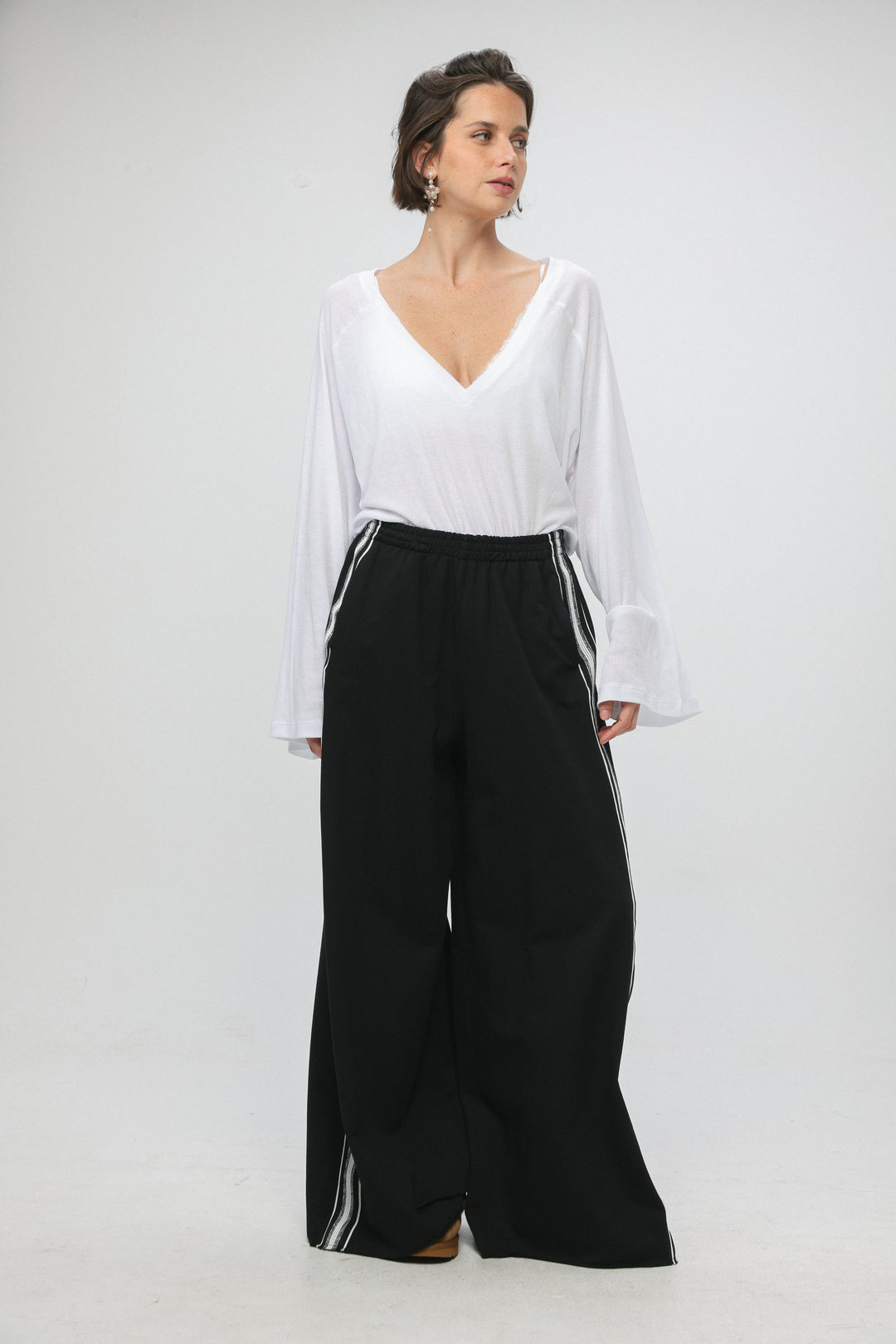 מכנס שחור רחב עם מותן גבוהה Must Black Wide Bottoms