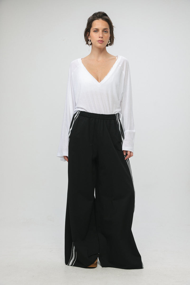 Must Black Wide Bottoms מכנסים שחורים רחבים לאישה