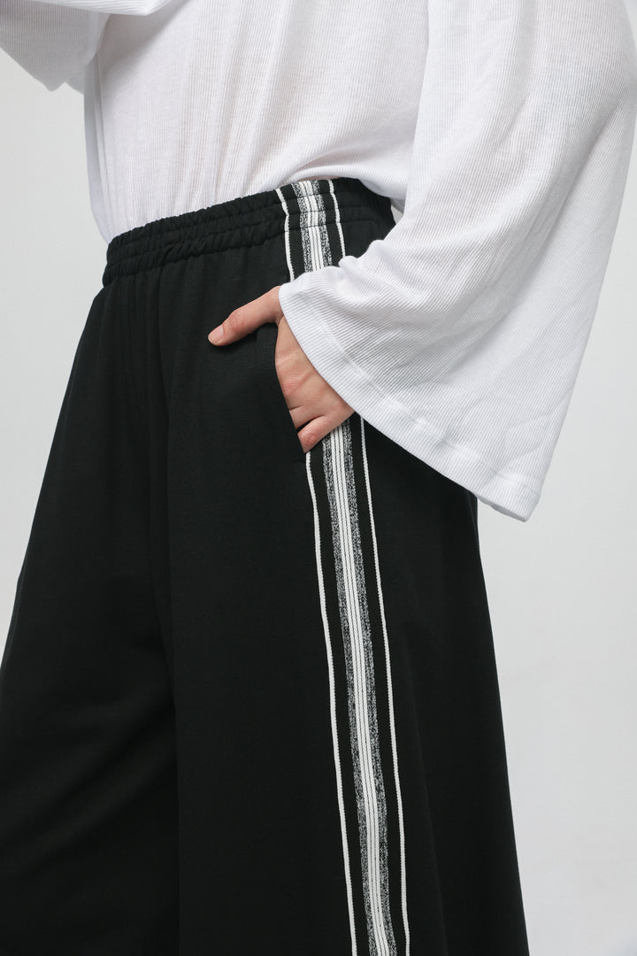 מכנס ארוך שחור Must Black Wide Bottoms