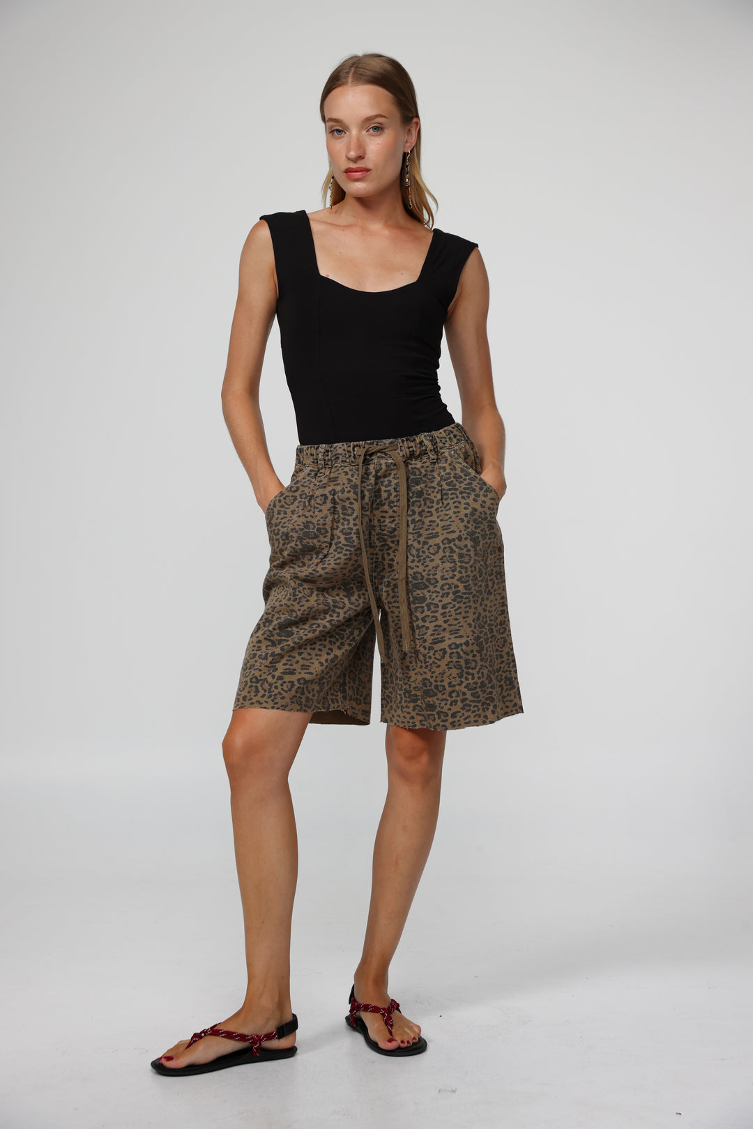 מכנסי ג'ינס קצרים מנומרים Sheinkin Leopard Denim Shorts 
