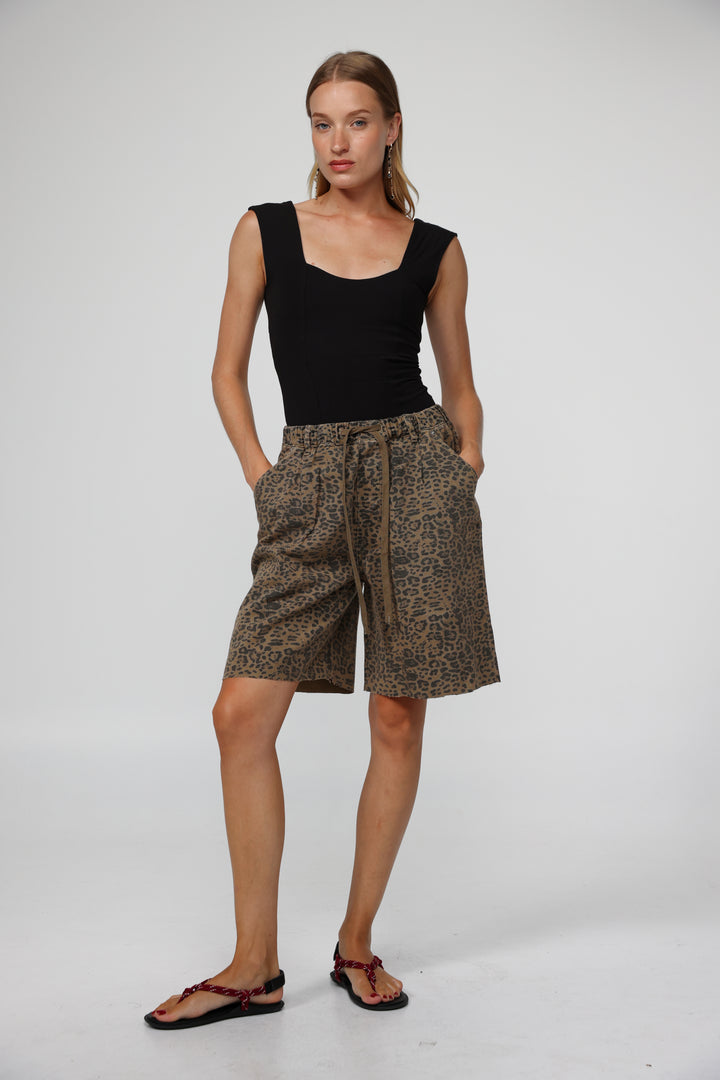 מכנסי ג'ינס קצרים מנומרים Sheinkin Leopard Denim Shorts 