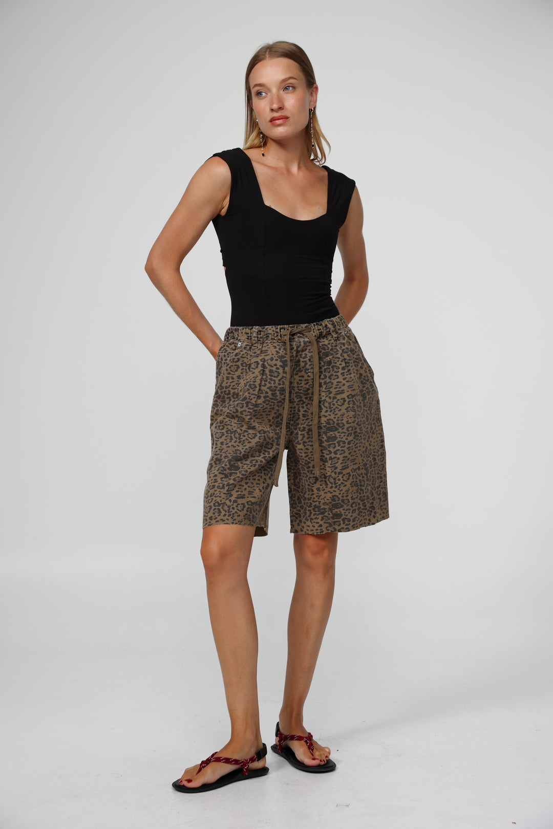 מכנסים מנומרים קצרים עם שרוך Sheinkin Leopard Denim Shorts