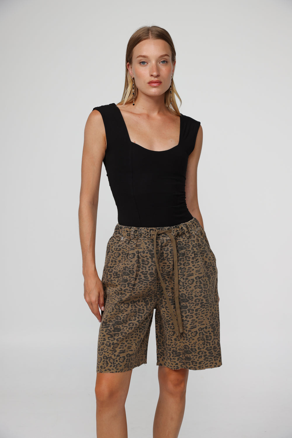 מכנס ג'ינס מנומר קצר Sheinkin Leopard Denim Shorts