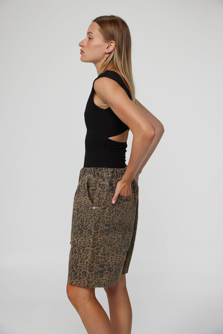 מכנס ג'ינס קצרים מנומרים לאישה Sheinkin Leopard Denim Shorts