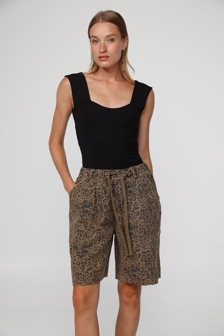 ג'ינס קצר מנומר לנשים Sheinkin Leopard Denim Shorts