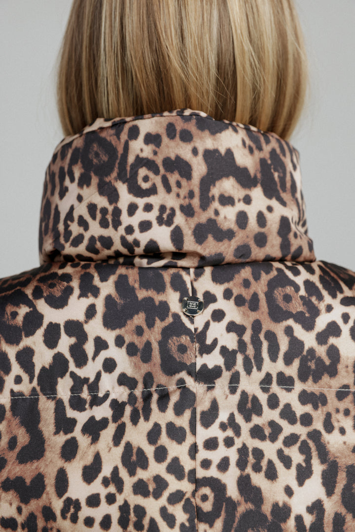 מעיל מנומר צווארון גבוה Quilted Leopard Coat