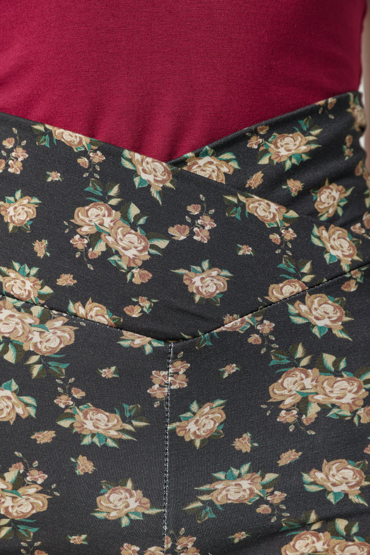 Dani Dark Floral Short Leggings