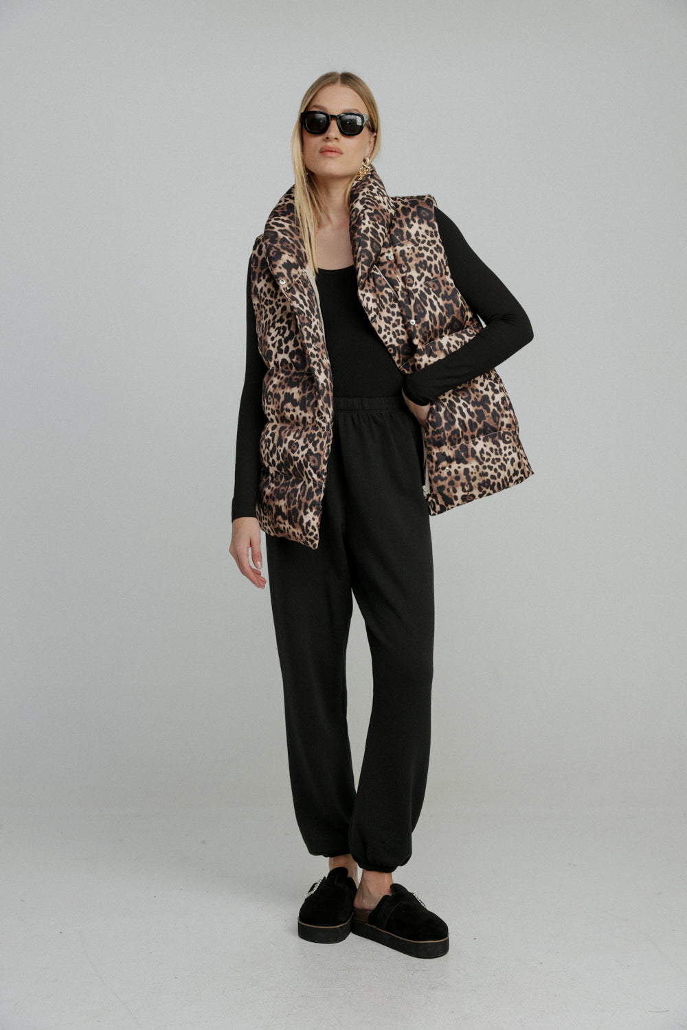 וסט מנומר מרופד Quilted Leopard Vest