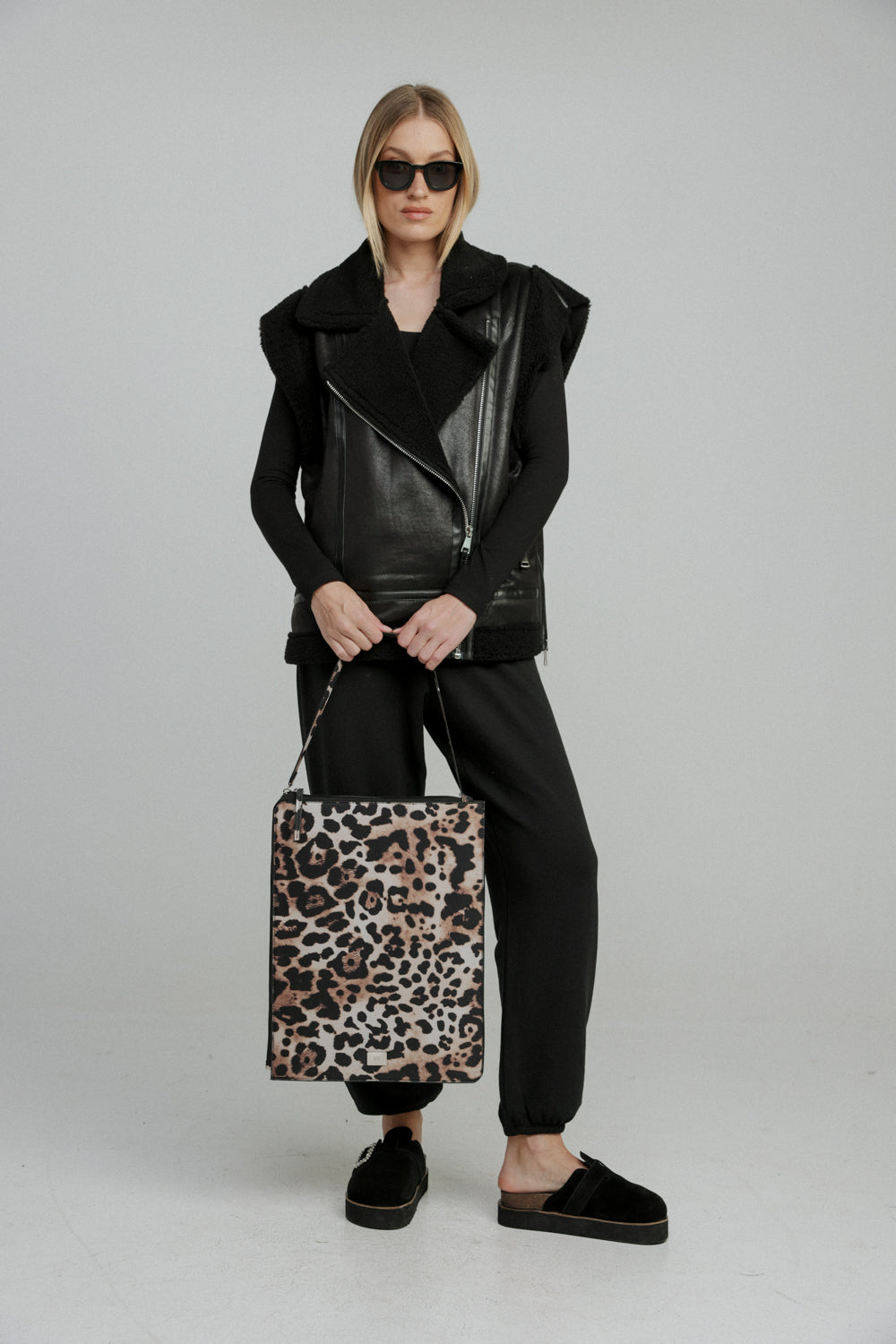 תיק מנומר למחשב עם רצועת אחיזה Leopard Laptop Bag