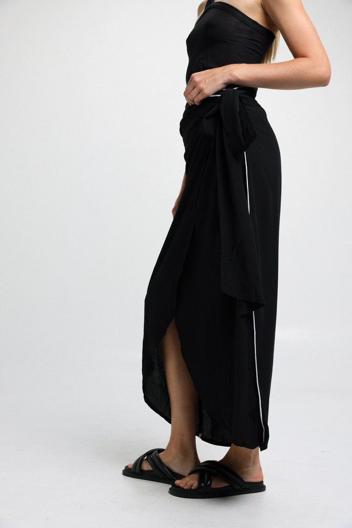 חצאית שחורה לנשים  EE Black & White Piping Skirt