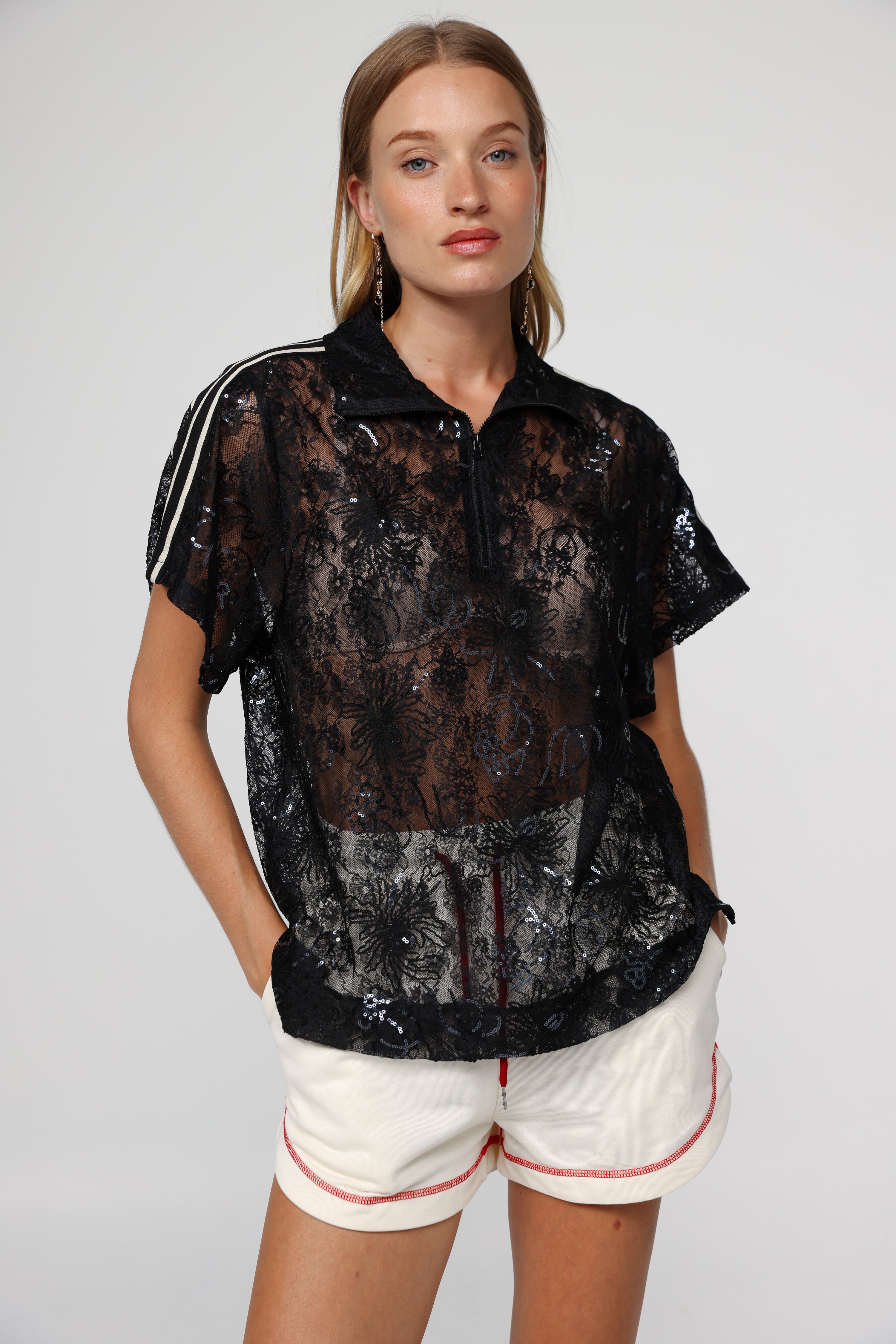 トップス BLACK Adamon Black Lace T-Shirt – SEESTARZ