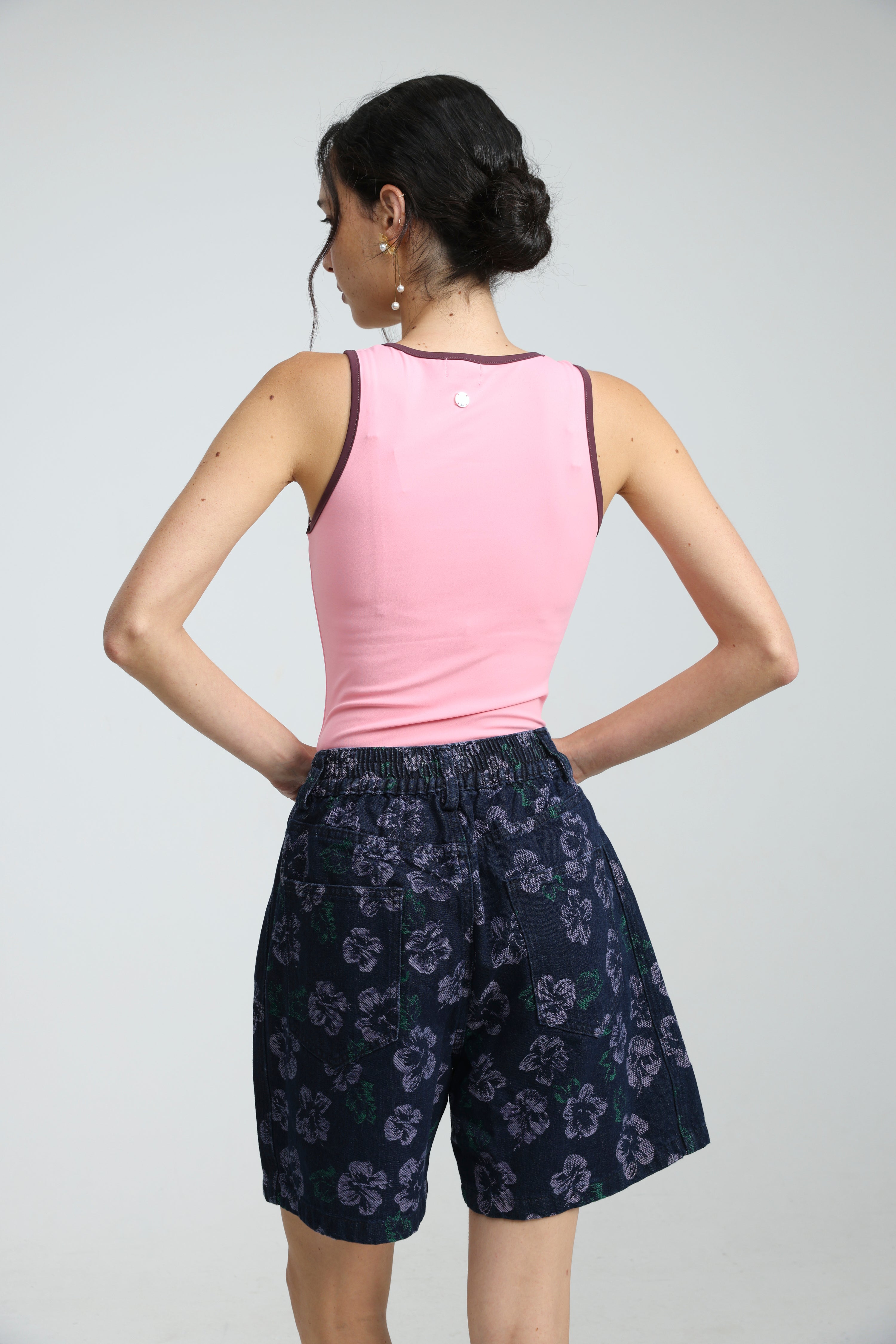Guri Dark Floral Denim Shorts – SEESTARZ