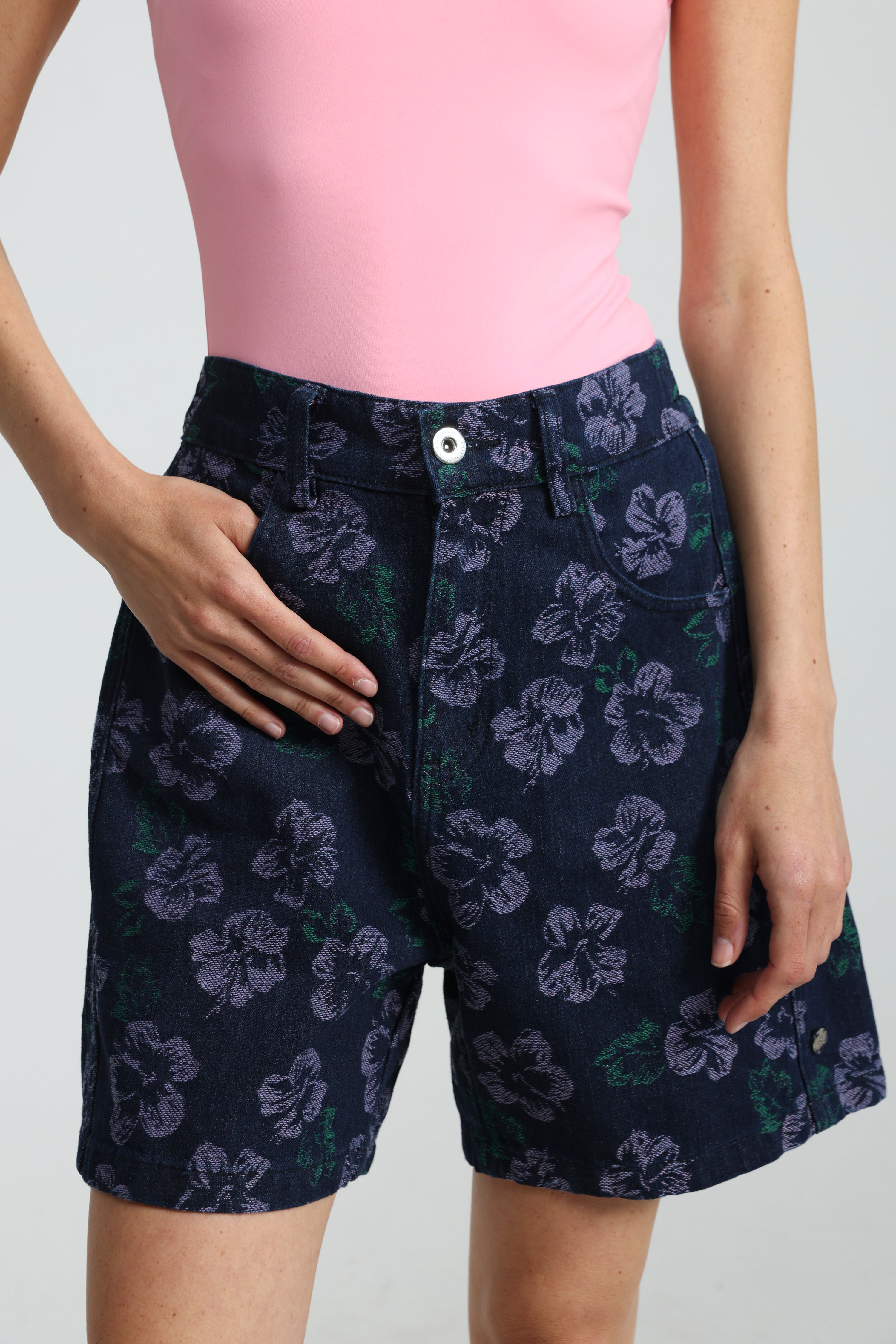 Guri Dark Floral Denim Shorts – SEESTARZ