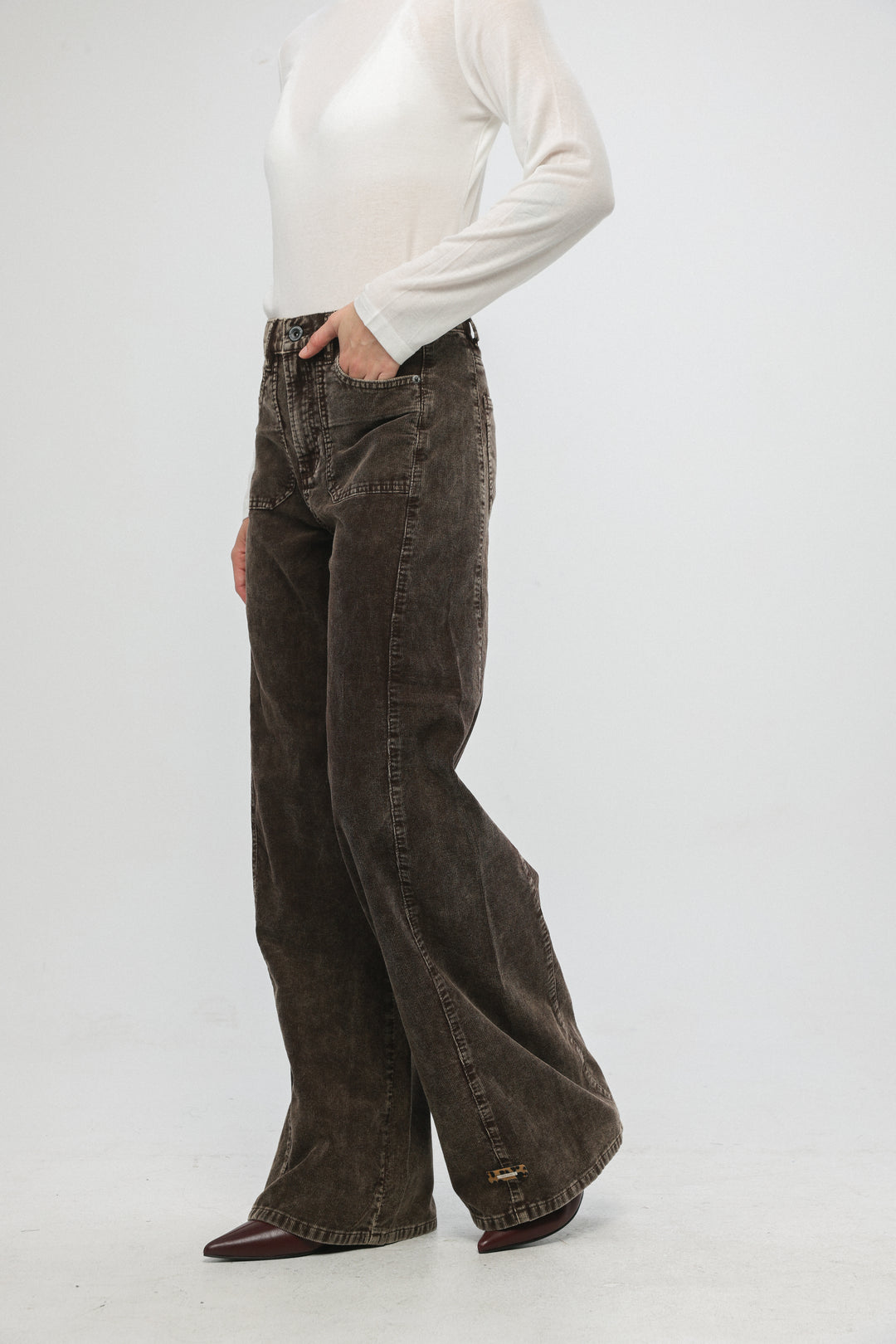 ג'ינס קורדרוי חום עם כיסים 546 Brown Corduroy Denim