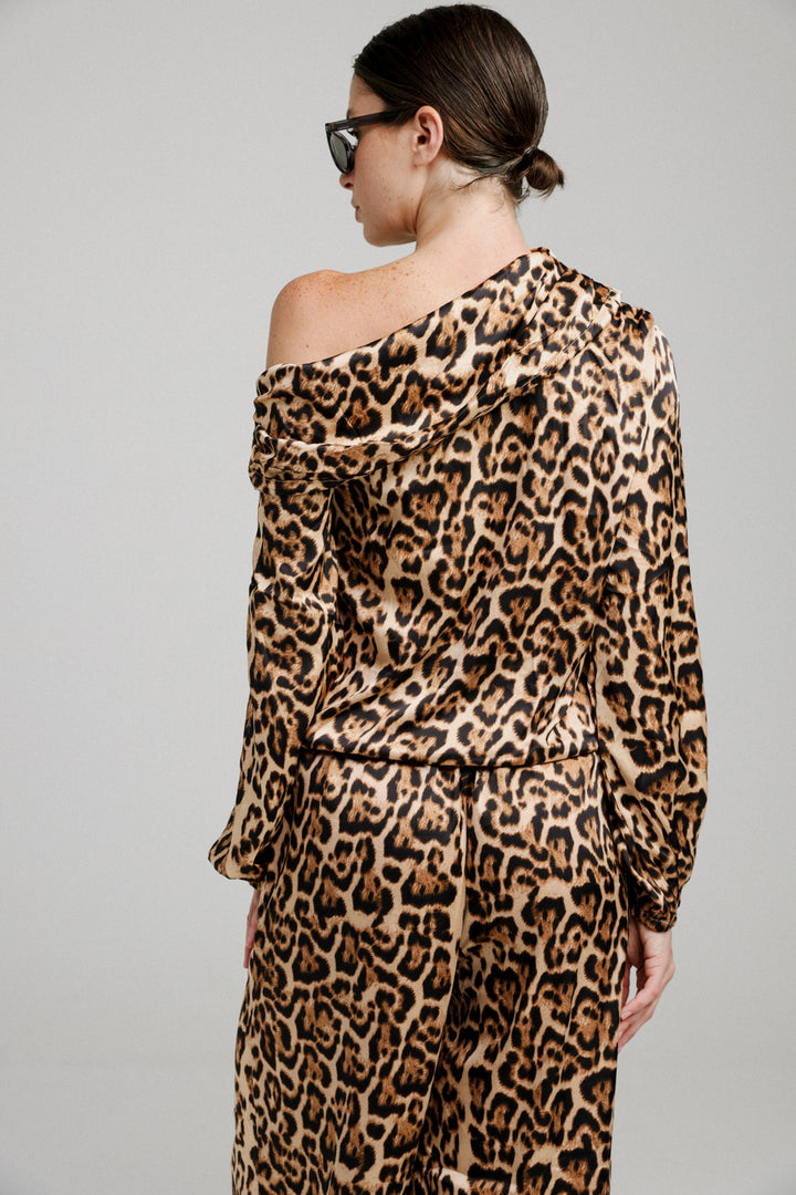 Drawing Off Shoulder Leopard Top