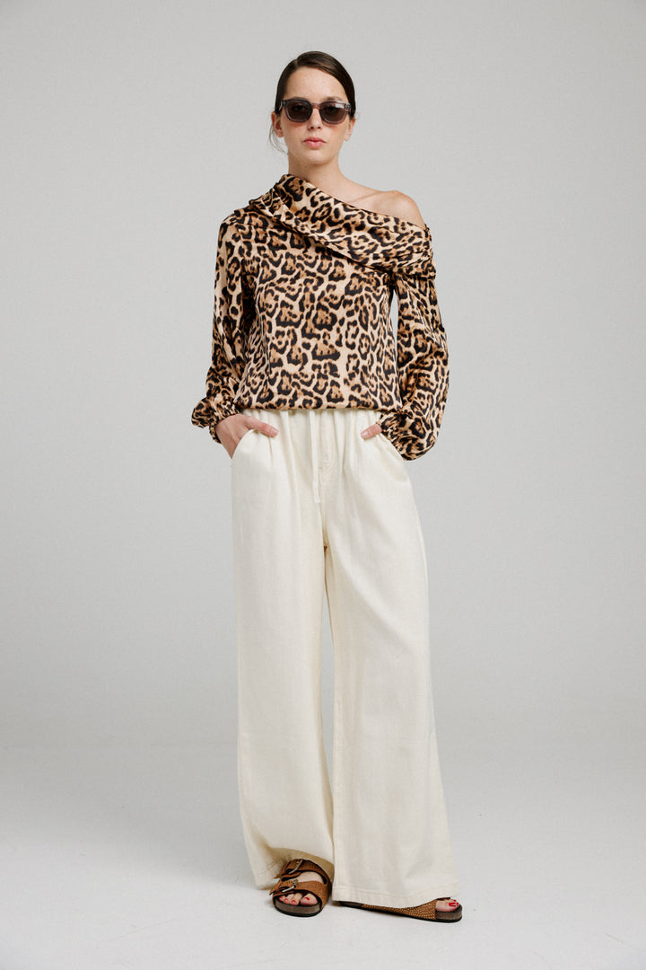 Drawing Off Shoulder Leopard Top