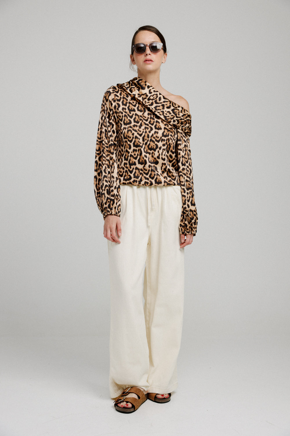 Drawing Off Shoulder Leopard Top