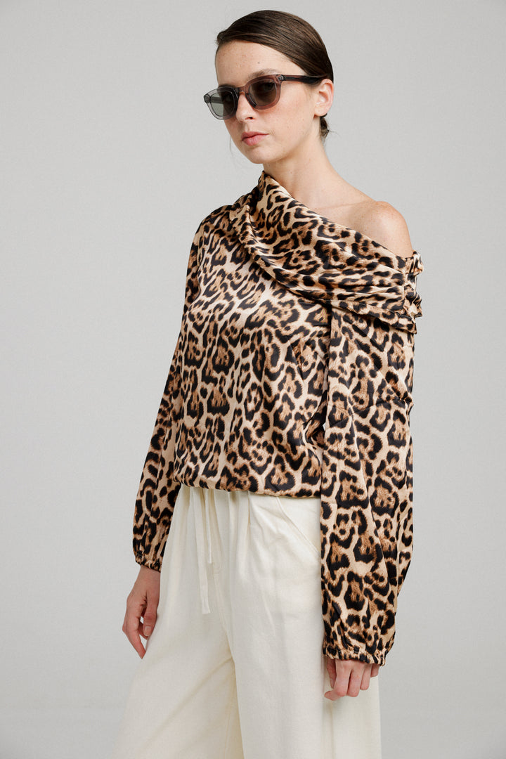 Drawing Off Shoulder Leopard Top