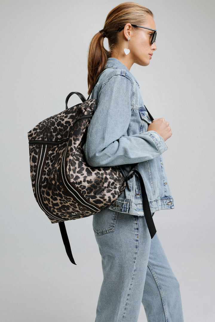 תיק מנומר עם גב מרופד Leopard Backpack 