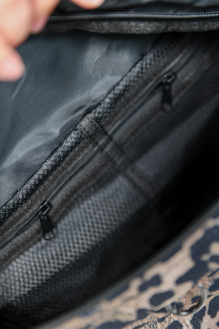 פאוץ מנומר עם תאים פנימיים EE Light Leopard Belt Bag 