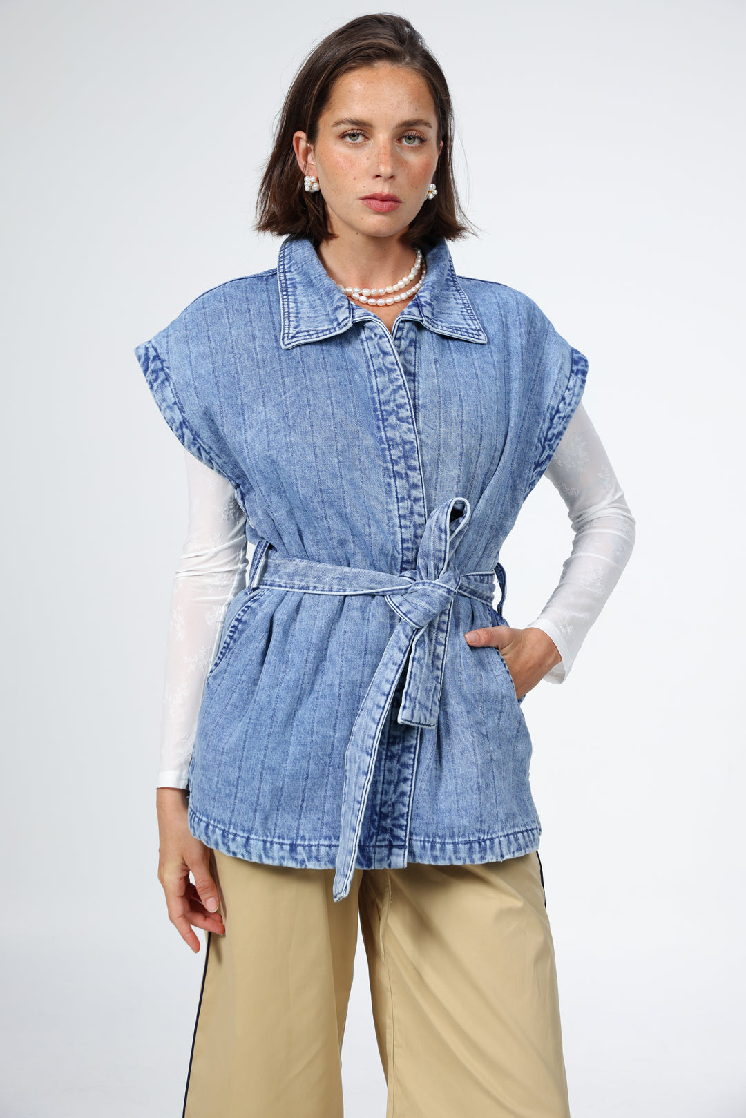 וסט ג'ינס עם כיסים צדדיים Jeruz Light Blue Denim Vest